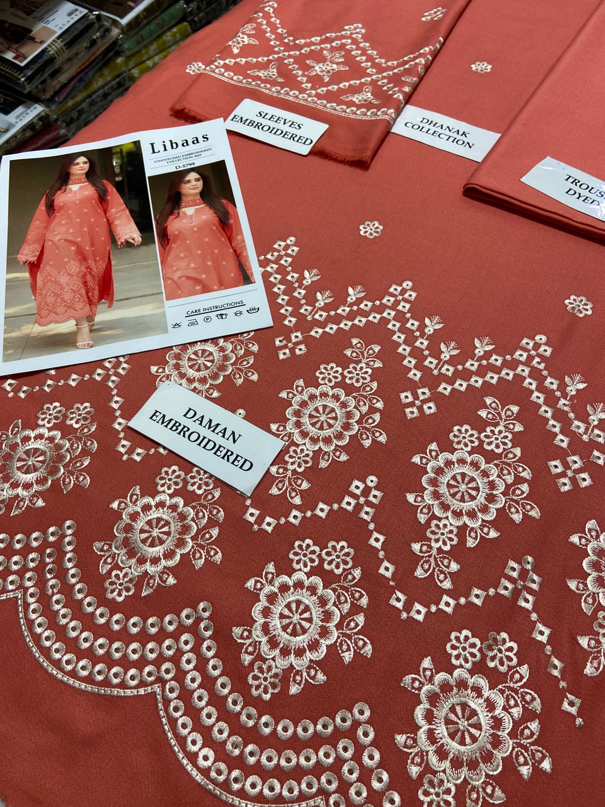 LIBAAS - 2 PIECE UNSTICED IN DHANAK