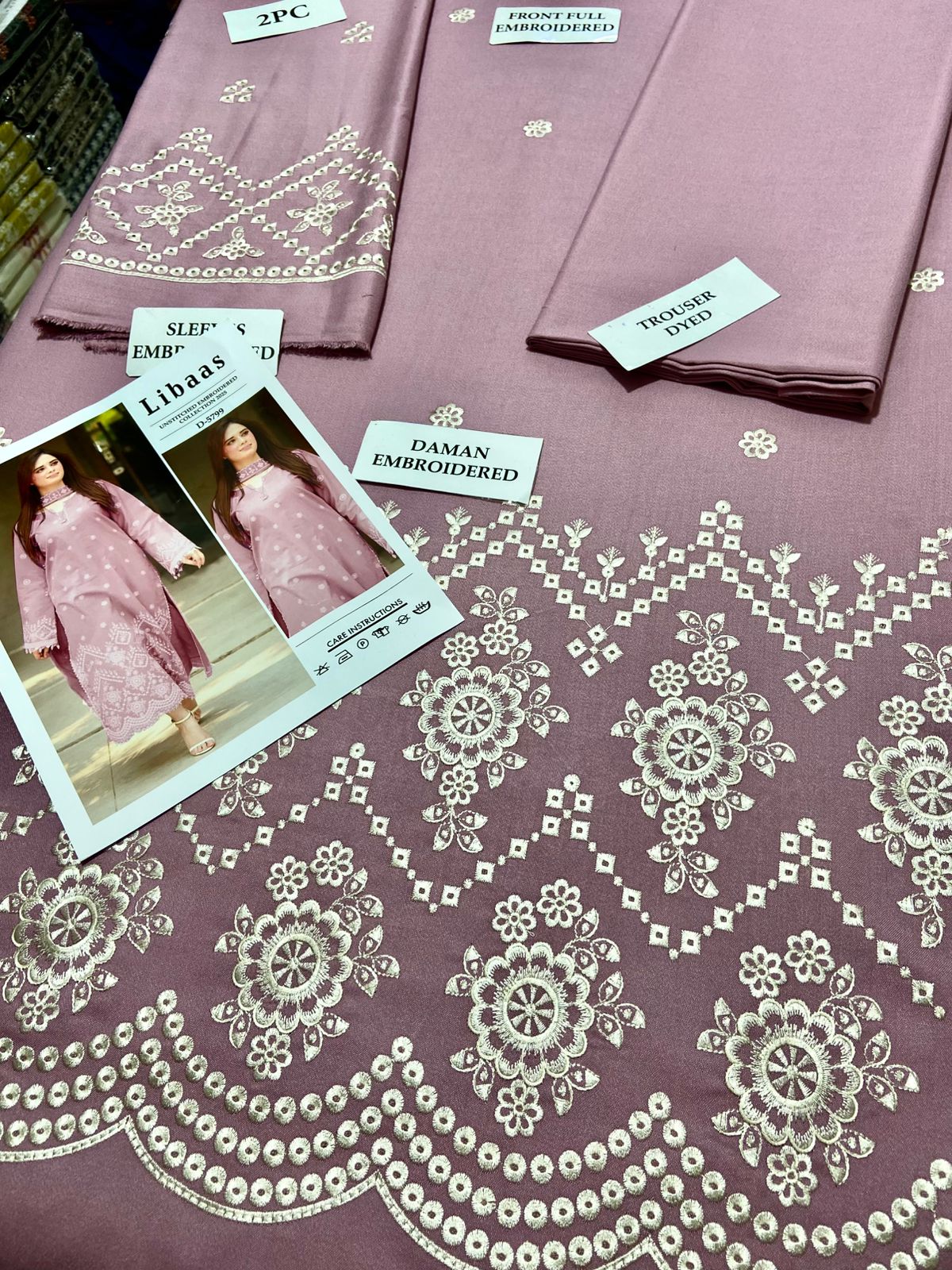 LIBAAS - 2 PIECE UNSTICED IN DHANAK